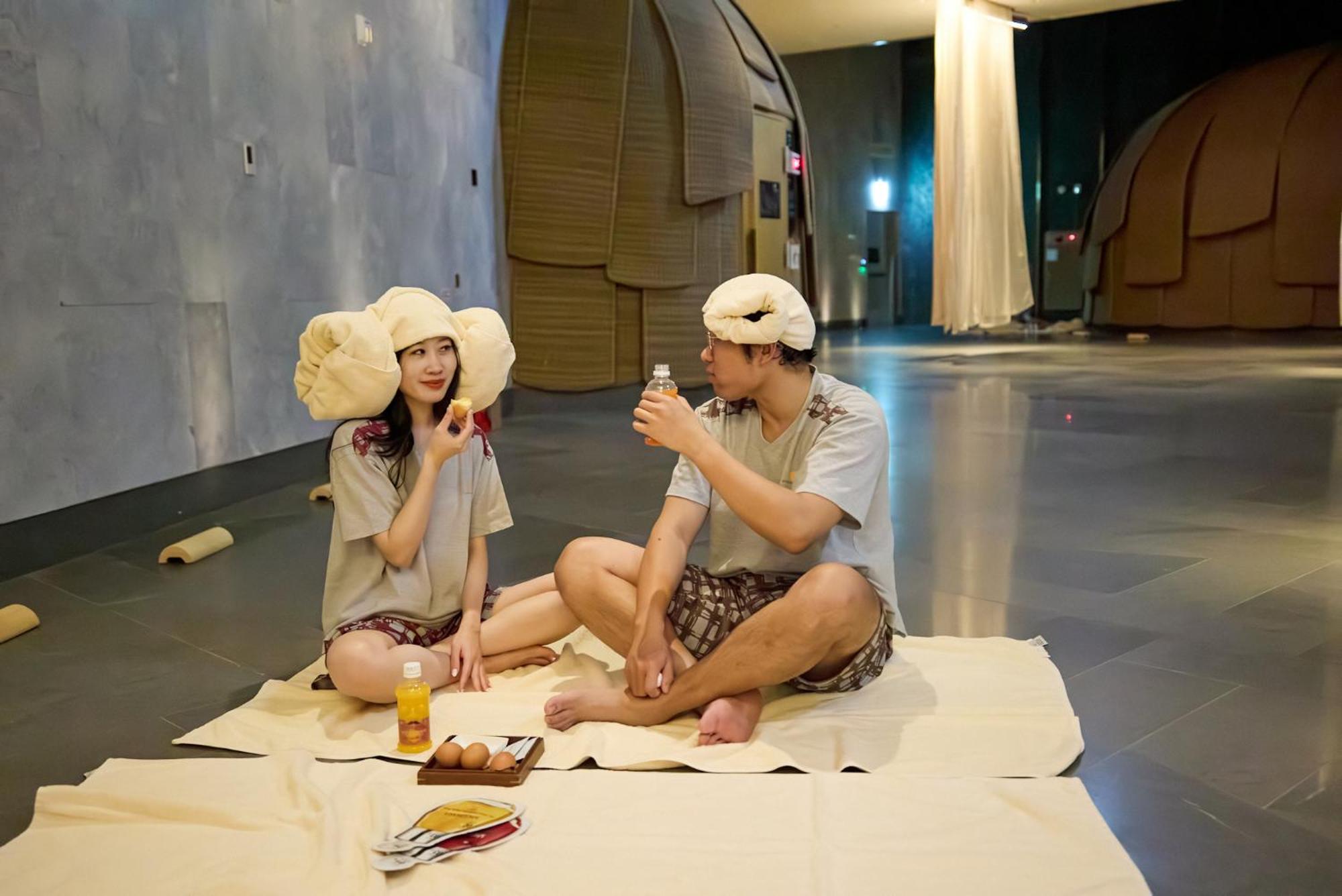 מלון Grand Hyatt ג'גו מראה חיצוני תמונה A couple wearing yukata at a hotel