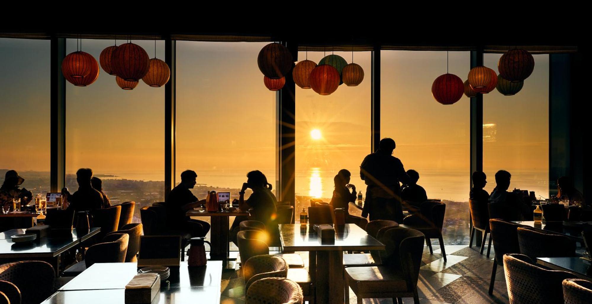 מלון Grand Hyatt ג'גו מראה חיצוני תמונה Sunset at the restaurant